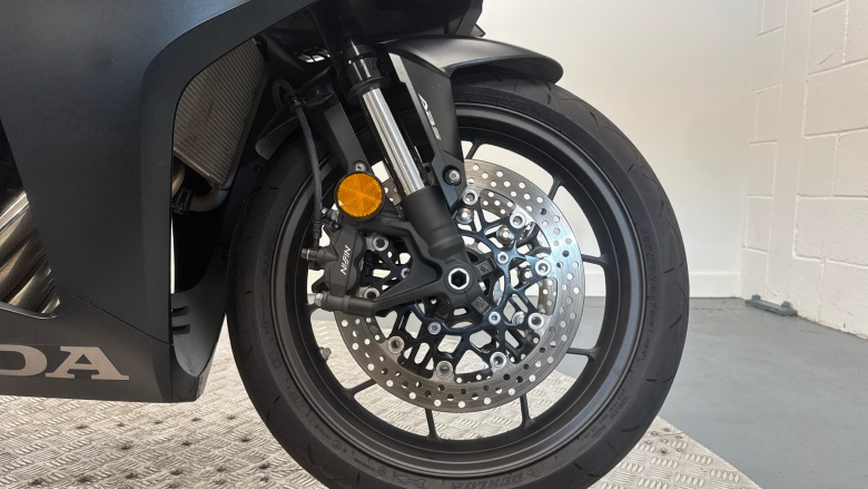 24MY Honda CBR650R E-Clutch